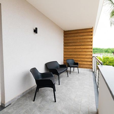 Dimora Delle Rose Agriresort Brusciano Exterior photo